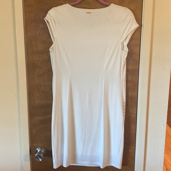 Woman dress from macys has never been worn - Picture 3 of 3